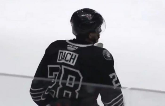 Appena richiamato, il fratello di Kirby Dach farà il suo debutto in NHL contro il CH