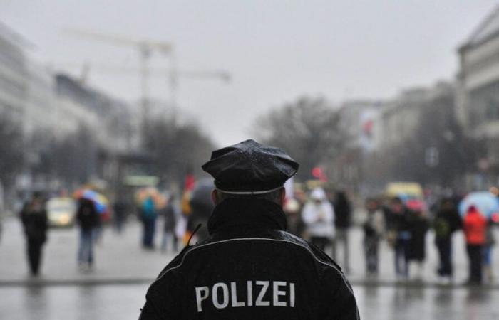 Due feriti nell’esplosione davanti all’edificio della polizia