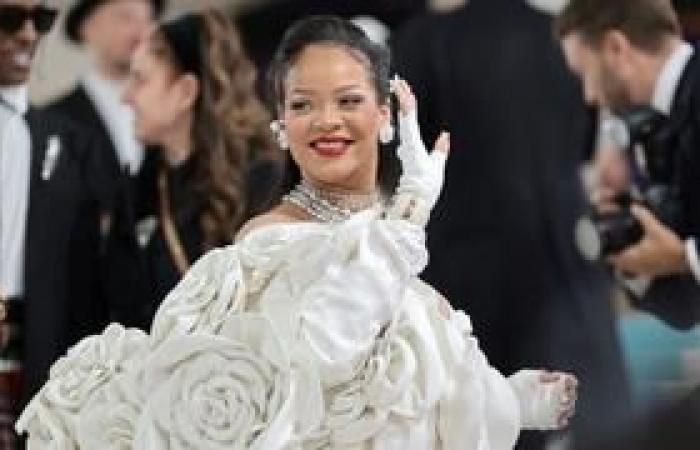 Rihanna rivela di essere sobria da un anno la notte di Capodanno