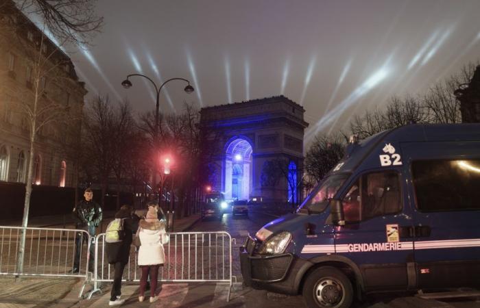 Capodanno: 136 arresti a Parigi