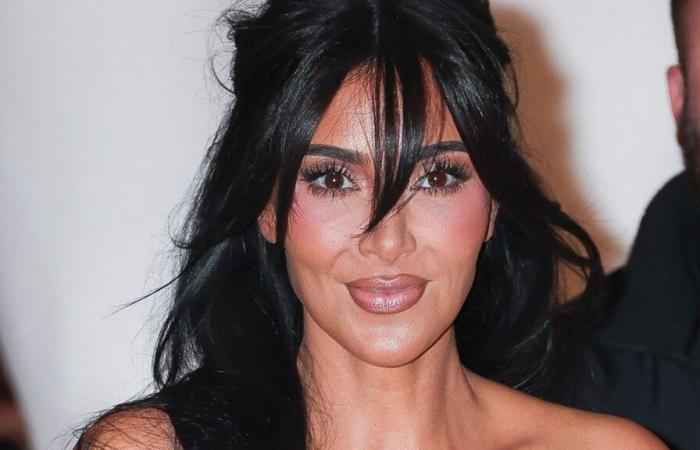 Kim Kardashian svela il caschetto per il nuovo anno