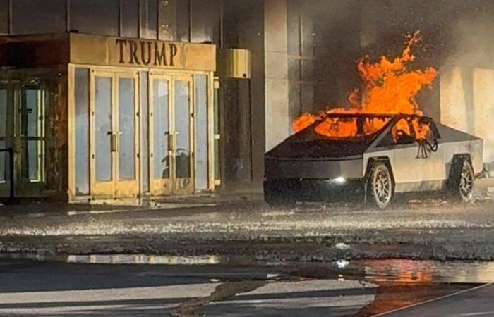 Il cybertruck Tesla esplode fuori dal Trump Hotel di Las Vegas