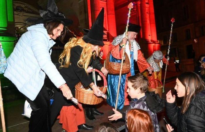 La Befana raggiunge la piazza della Cattedrale di Auch per incantare l’inizio del 2025