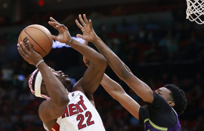 Una serata da gentiluomini con un tocco di vittoria, Jimmy Butler mantiene un atteggiamento tranquillo mentre i Miami Heat schiacciano i Pelicans, con i Pacers ora nel mirino.