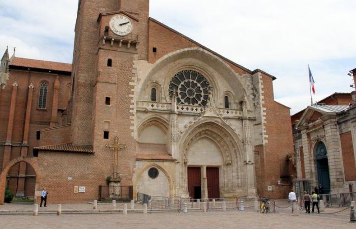 Un emarginato, indebolito da problemi di salute, trovato morto ai piedi della cattedrale di Saint-Étienne a Tolosa