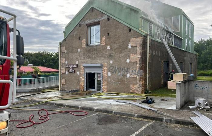 l’edificio che ospita la bouquinerie du Nord e gli uffici della SIC è andato a fuoco