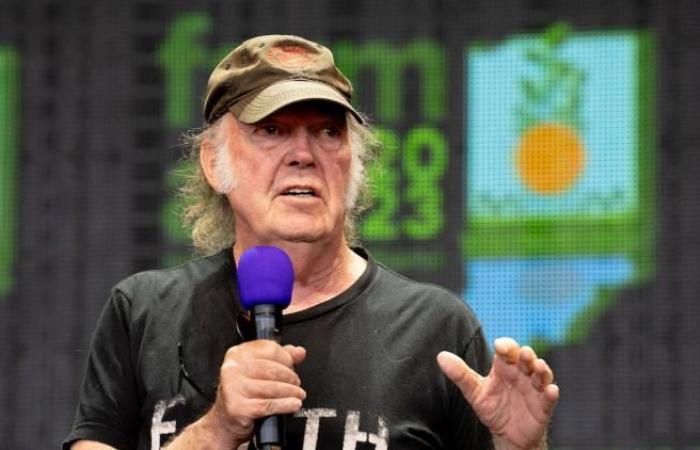 Neil Young critica il festival e annuncia il suo ritiro dal programma