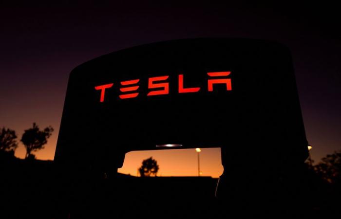 Tesla: l’FBI indaga sull’esplosione del Cybertruck dell’azienda produttrice a Las Vegas