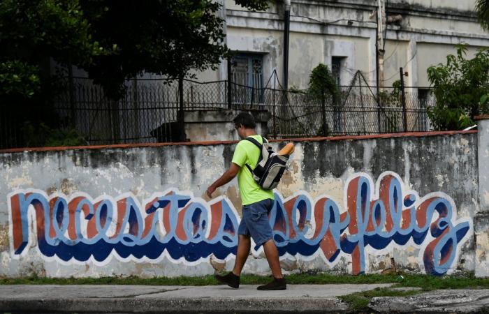 “Devi essere felice”, il graffito che grida agli abitanti dell’Avana