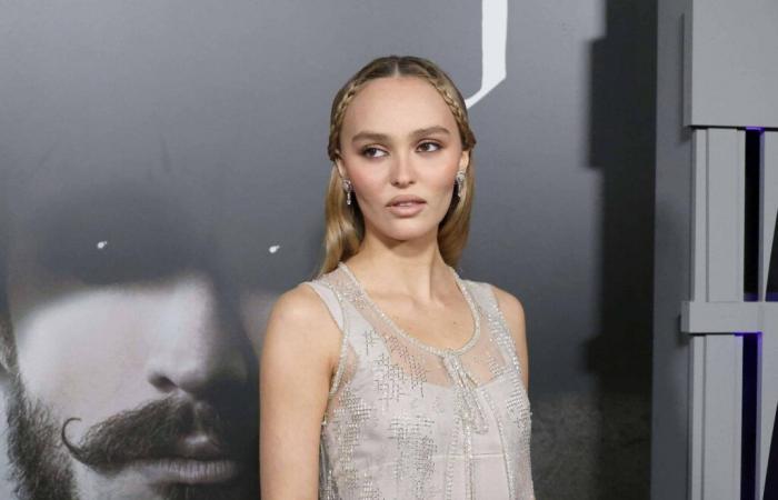 Lily-Rose Depp “traumatizzata” da un film del padre, per non rivederlo mai più