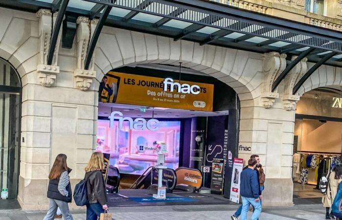 La Fnac sugli Champs-Elysées chiude i battenti