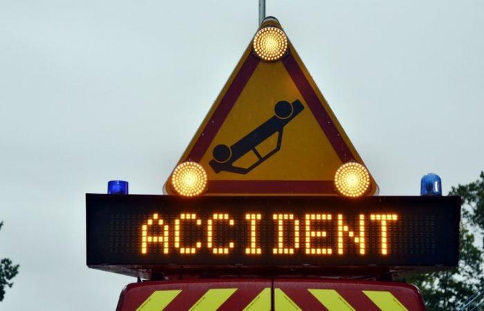 Sbagliando la direzione in autostrada provoca un primo incidente poi muore investendo un altro veicolo, di cui muore anche il conducente