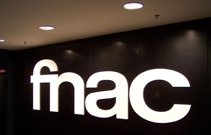 Sugli Champs-Élysées, la Fnac svende i suoi prodotti prima di chiudere