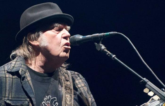 Neil Young suonerà finalmente al festival di Glastonbury