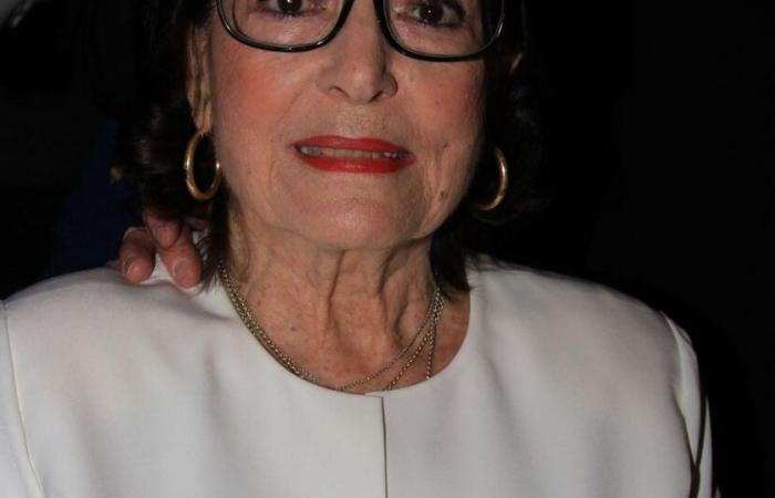 Nana Mouskouri parla dei sacrifici fatti per proteggere i suoi figli: “Non ero lì per…”