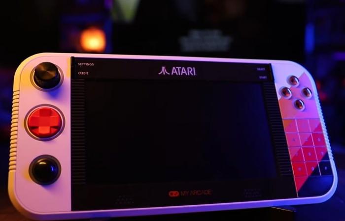 Il teaser di Atari Gamestation Go mostra il design retrò del portatile