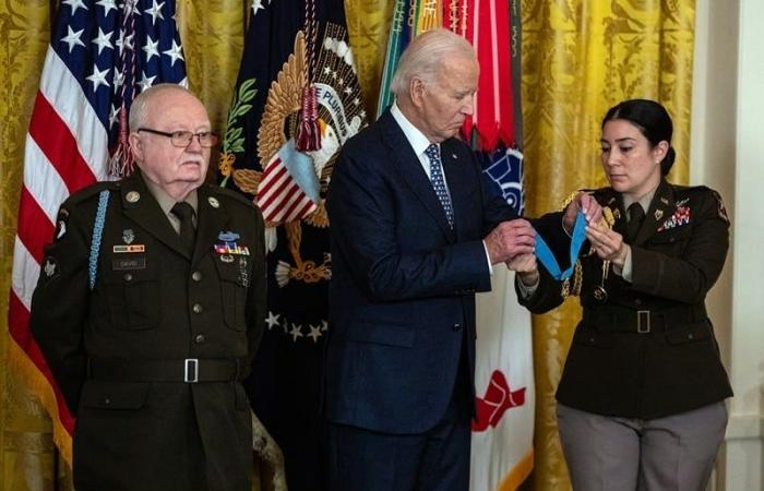 Diverse personalità decorate da Joe Biden prima della sua partenza