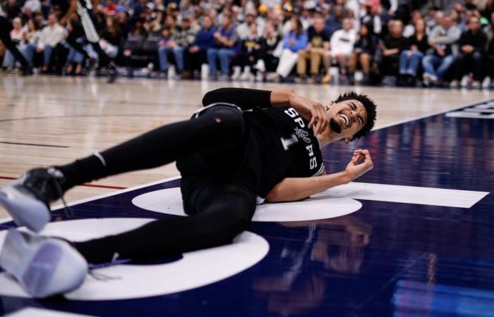 Il regno del terrore di Wembanyama continua, i Nuggets cadono sotto l’incantesimo del titanico fenomeno degli Spurs in uno scontro epico.