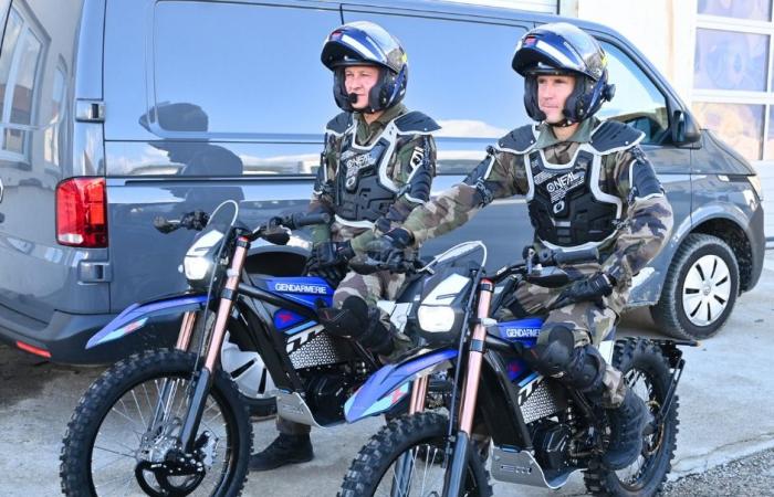 In Corsica, i gendarmi guidano moto elettriche