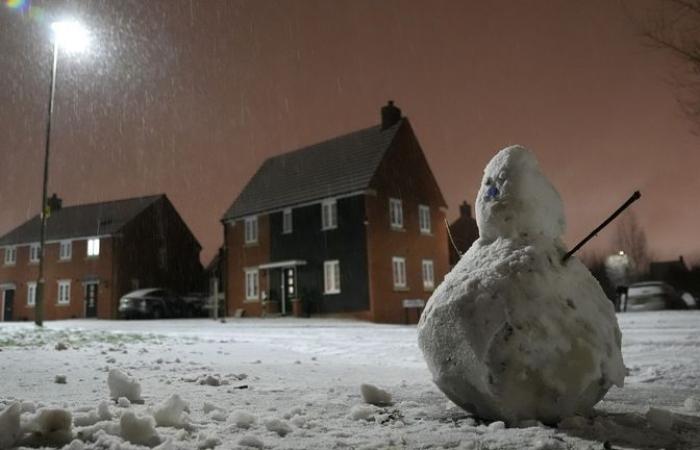 Meteo nel Regno Unito: forti nevicate colpiscono gran parte del Regno Unito mentre migliaia di persone sono rimaste senza elettricità – con avvisi estesi a lunedì