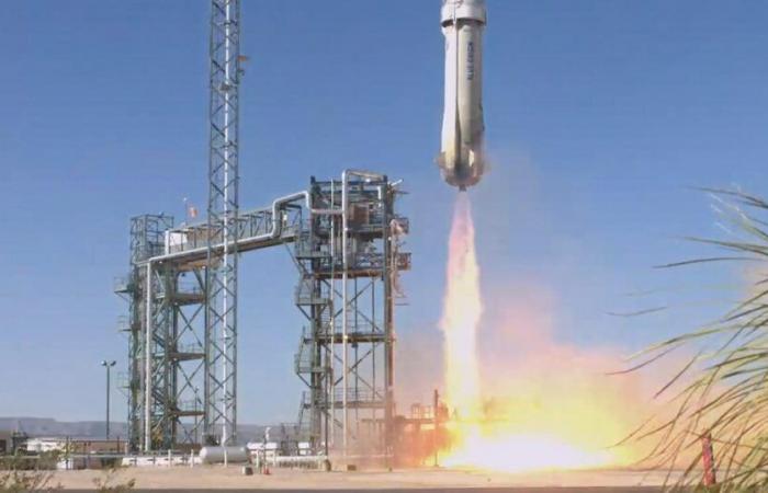 Blue Origin, la compagnia spaziale di Jeff Bezos, si prepara a effettuare il primo volo del suo lanciatore pesante