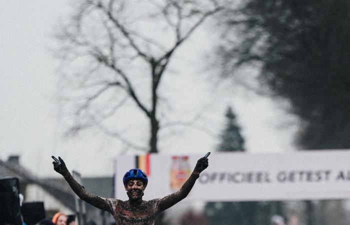 Wout van Aert si conferma a Dendermonde