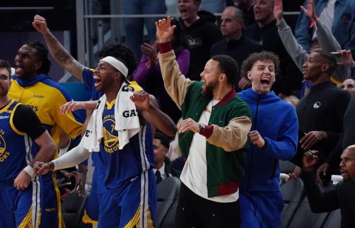 Da bordocampo a sotto i riflettori, Stephen Curry mira ad accendere la carica di Golden State contro i resilienti Sacramento Kings.