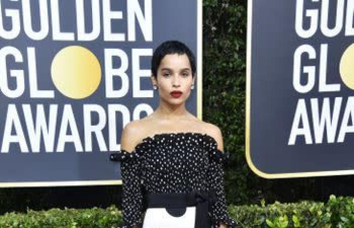 L’abito scollato a cuore di Zoë Kravitz porta un’eleganza discreta ai Golden Globes 2025