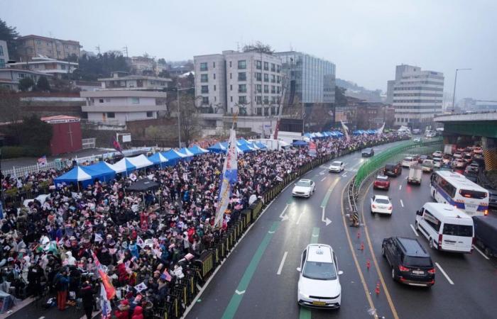 a poche ore dalla scadenza, possibile proroga del mandato d’arresto contro il deposto presidente Yoon Suk Yeol