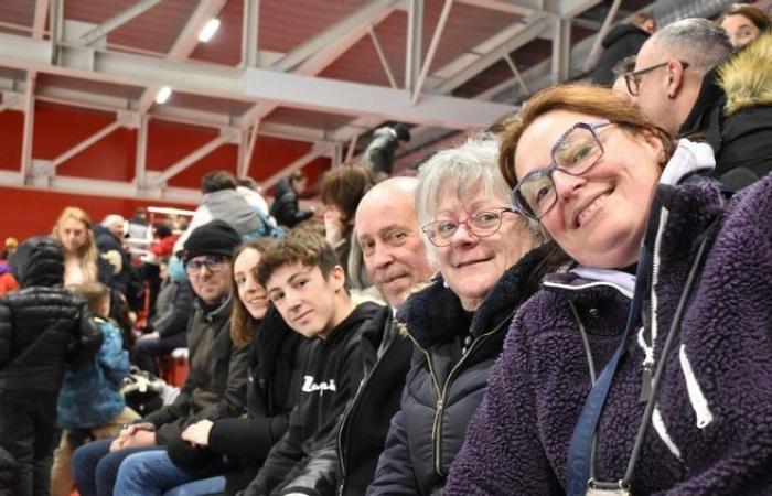 Nelle immagini: rivivi la partita di hockey su ghiaccio tra Neuilly-sur-Marne e Dunkerque, giocata allo stadio del ghiaccio di Dreux