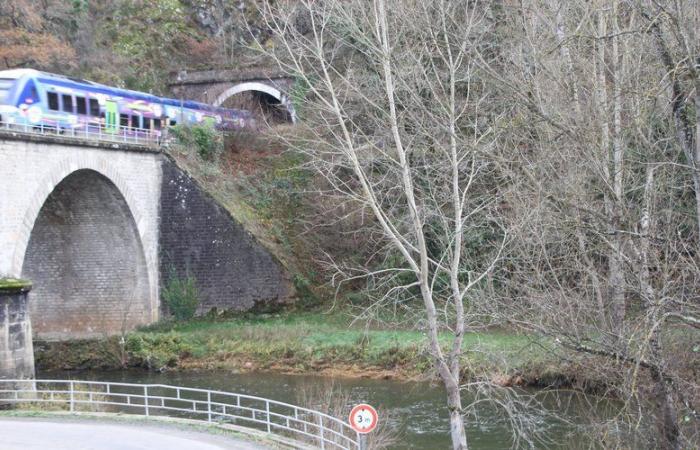 Najac. Il binario permette di scoprire le gole dell’Aveyron