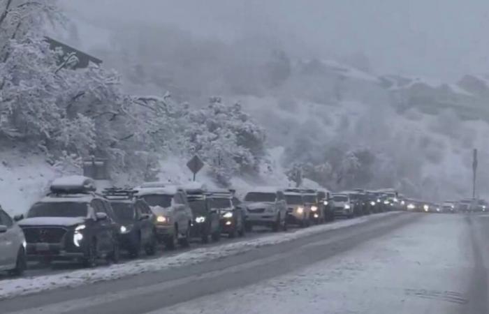 una violenta tempesta di neve spazza il centro del paese