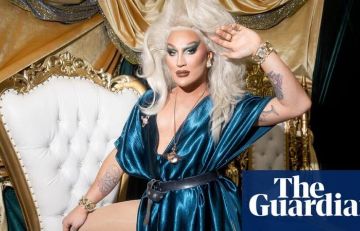 La vincitrice della RuPaul’s Drag Race UK, Vivienne, muore all’età di 32 anni