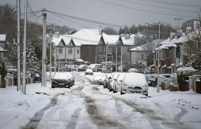 Meteo nel Regno Unito: forti nevicate colpiscono gran parte del Regno Unito mentre migliaia di persone sono rimaste senza elettricità – con avvisi estesi a lunedì