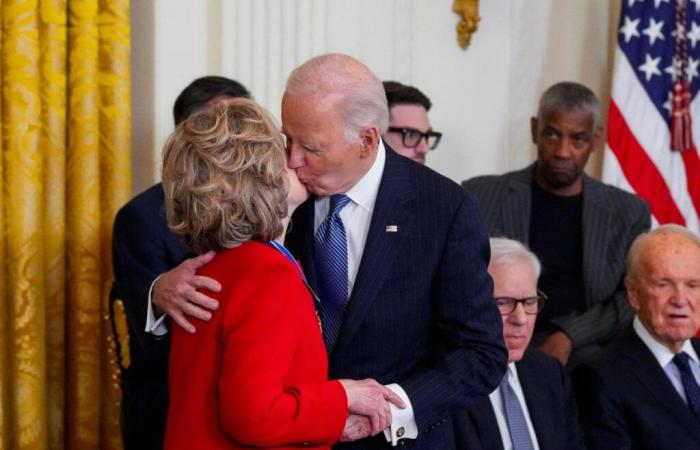 Anna Wintour, Hillary Clinton, Bono… Biden premia 19 personalità con la Medaglia della Libertà