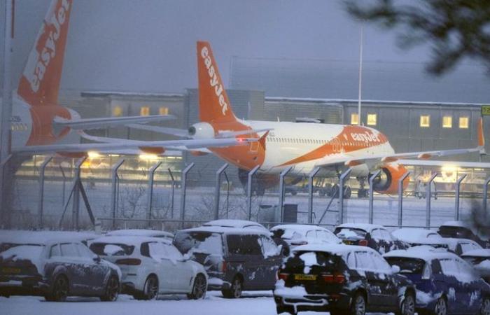 Meteo nel Regno Unito: forti nevicate colpiscono gran parte del Regno Unito mentre migliaia di persone sono rimaste senza elettricità – con avvisi estesi a lunedì