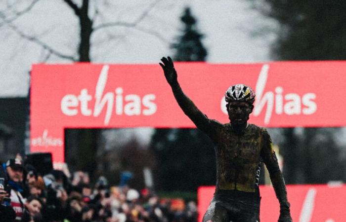 Wout van Aert si conferma a Dendermonde