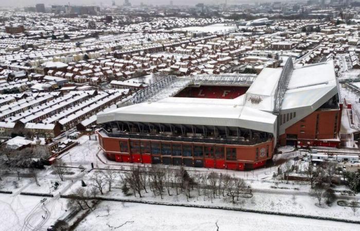 Liverpool e Manchester sotto la neve, grossi disagi