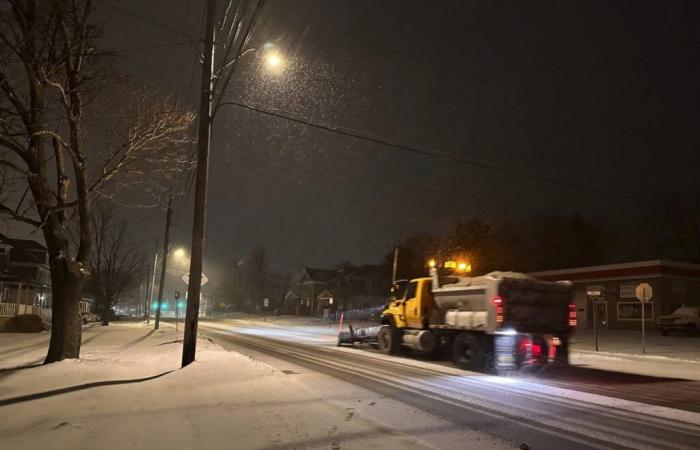 Un cocktail di clima invernale attanaglia gli Stati Uniti centrali prima di dirigersi verso est