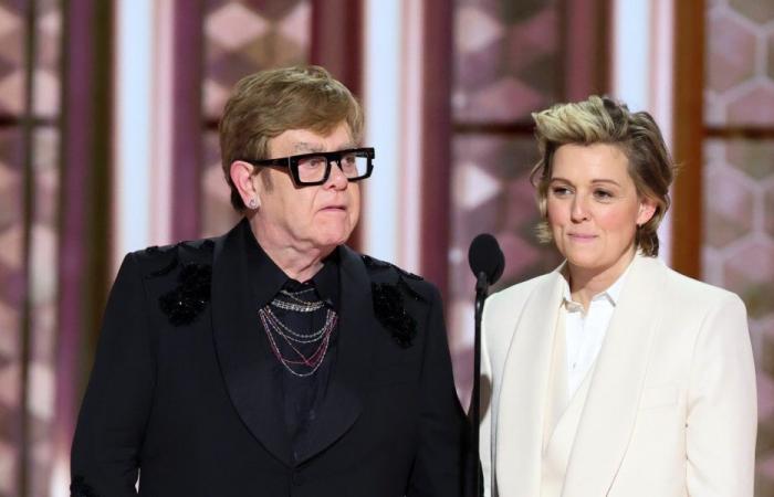 Elton John scherza sul suo occhio cieco ai Golden Globes