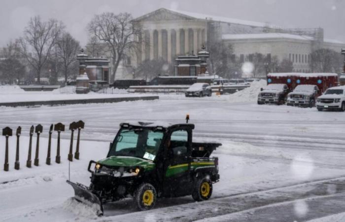 Tempesta invernale negli Stati Uniti centrali e orientali, Washington sotto la neve: notizie