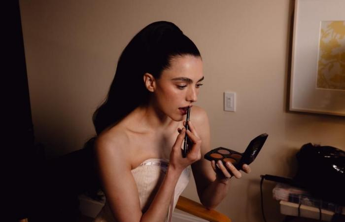 Come Margaret Qualley ha incanalato la Audrey Hepburn che è in lei per i Golden Globes 2025