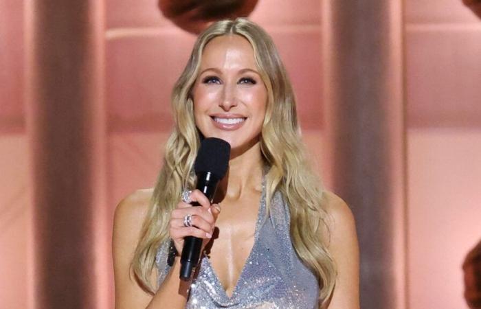 Nikki Glaser prende in giro Diddy, Ben Affleck nel monologo dei Golden Globes