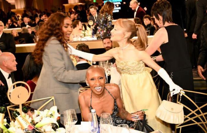 Tutte le celebrità si sono innamorate del Photobomb di Ariana Grande e Cynthia Erivo ai Golden Globes 2025!