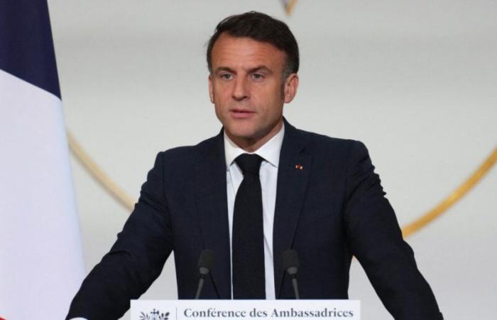 Emmanuel Macron ritiene che gli ucraini “devono portare avanti discussioni realistiche sulle questioni territoriali”