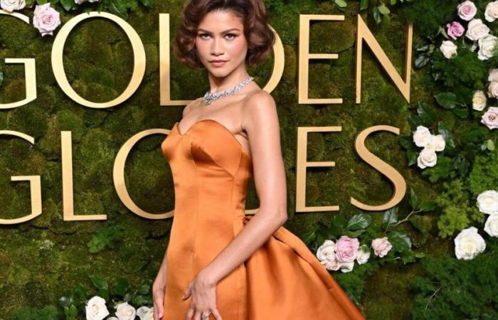 a 58 anni, Salma Hayek è splendida ai Golden Globes 2025