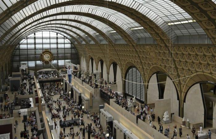 in calo le presenze al Museo d’Orsay e al Museo del Louvre