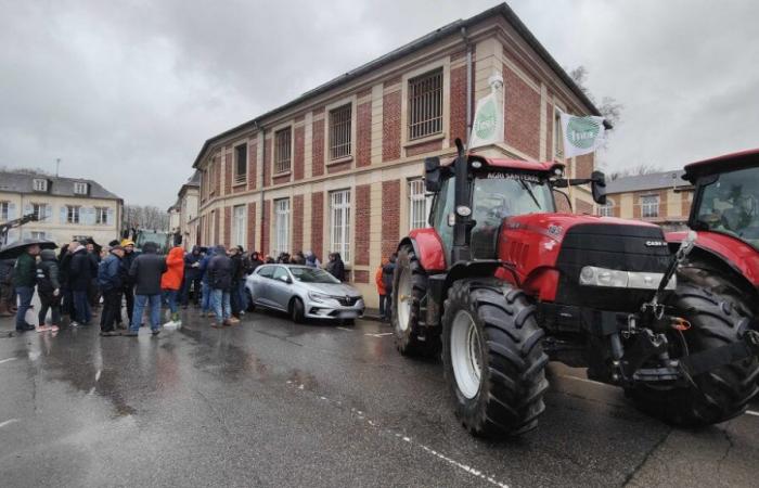 Beauvais. I contadini furono tutti ricevuti dal prefetto