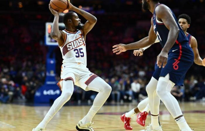 I Suns e la loro nuova formazione titolare affrontano i Sixers a Philadelphia