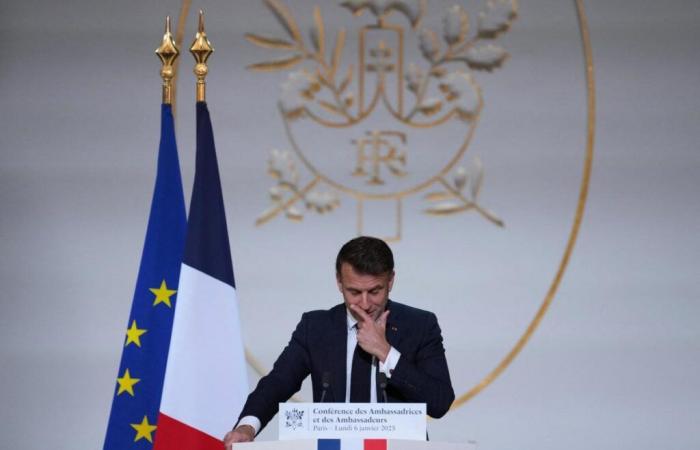 Attacco a Elon Musk, Ucraina, Siria, terrorismo… Cosa ricordare del discorso di Emmanuel Macron agli ambasciatori